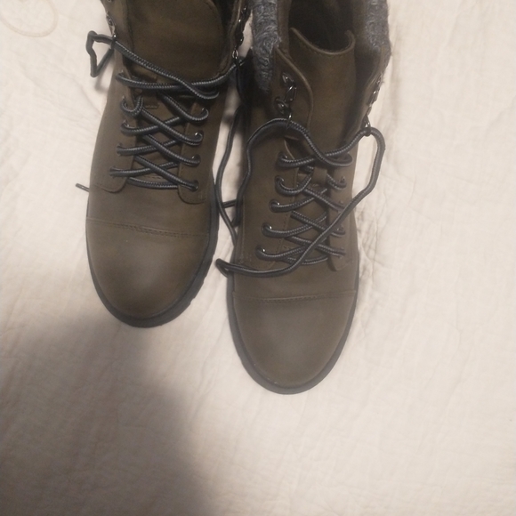 dark green combat style boots, size 9.5, MIA brand - Picture 6 of 9
